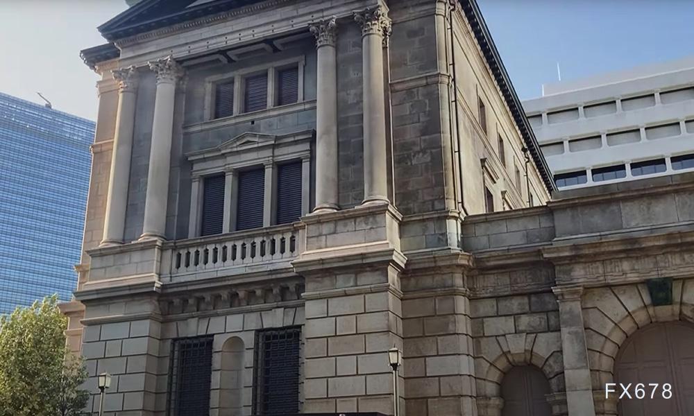 周四(2月27日)美市盘前,欧元/美元汇率受到压制,维持在1.0500心理关口下方。美国总统特朗普再次强调了对欧元区的关税威胁,导致市场情绪波动。特朗普在周三的新闻发布会上宣布,未来将对欧元区的“汽车及其他产品”征收25%的关税,但并未提供具体的实施时间。这番言论显著加剧了市场对美欧贸易关系的担忧,并对欧元施加了压力。